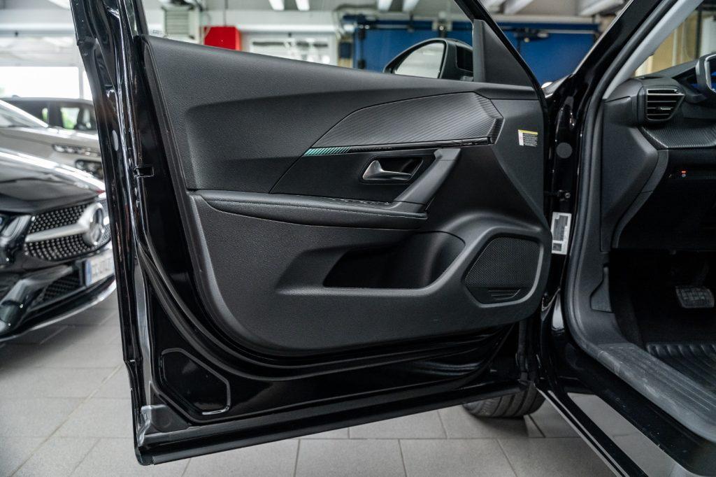 PEUGEOT 2008 motore elettrico 136 CV Allure Pack