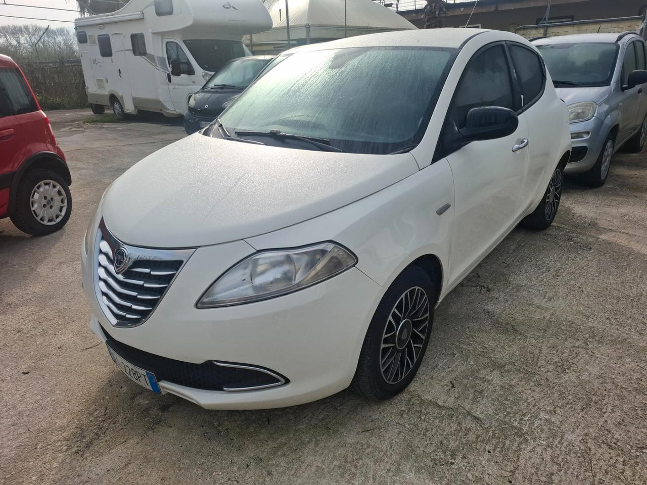 Lancia Ypsilon 1.2 69 CV 5 porte S&S Silver
