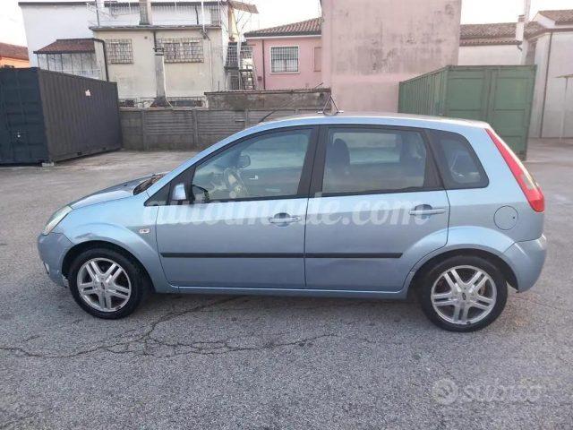 FORD Fiesta 1.2i 16V cat 5 porte Zetec