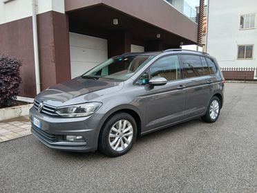 Volkswagen Touran 1.4 TSI DSG Executive BlueMotion tua a € 199 mese