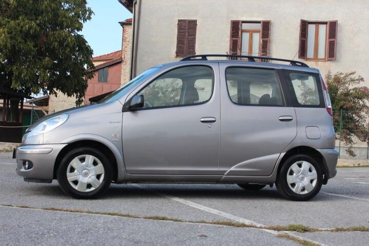 Toyota Yaris Verso 1.3i 16V cat Sol MULTISPAZIO BENZINA TUTTI I TAGLIANDI IN UFFICIALE UNICO UTILIZZATORE