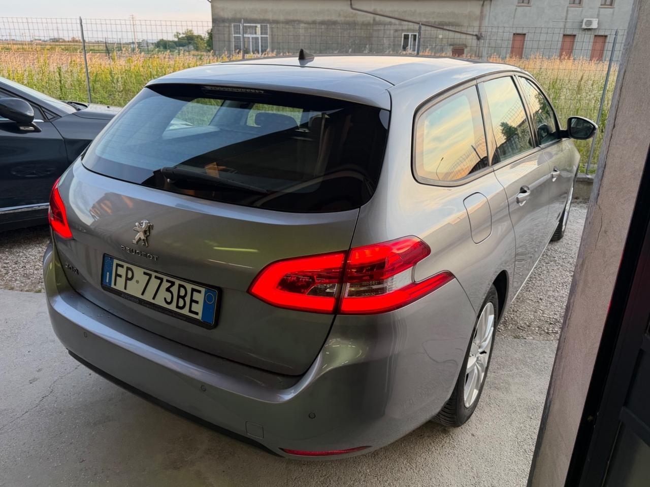 Peugeot 308 BlueHDi 130 S&S SW Allure