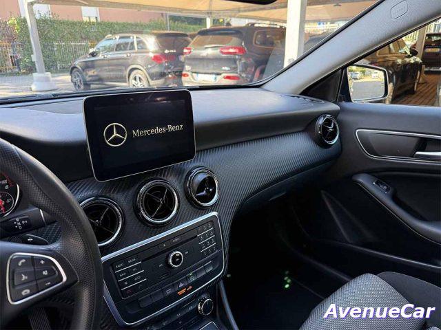 MERCEDES-BENZ GLA 180 d SPORT TELECAMERA NAVIGATORE SEDILI SPORTIVI