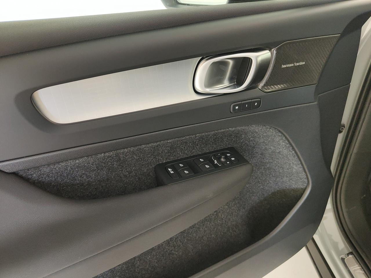 VOLVO XC40 2.0 b3 Ultra Black Edition auto