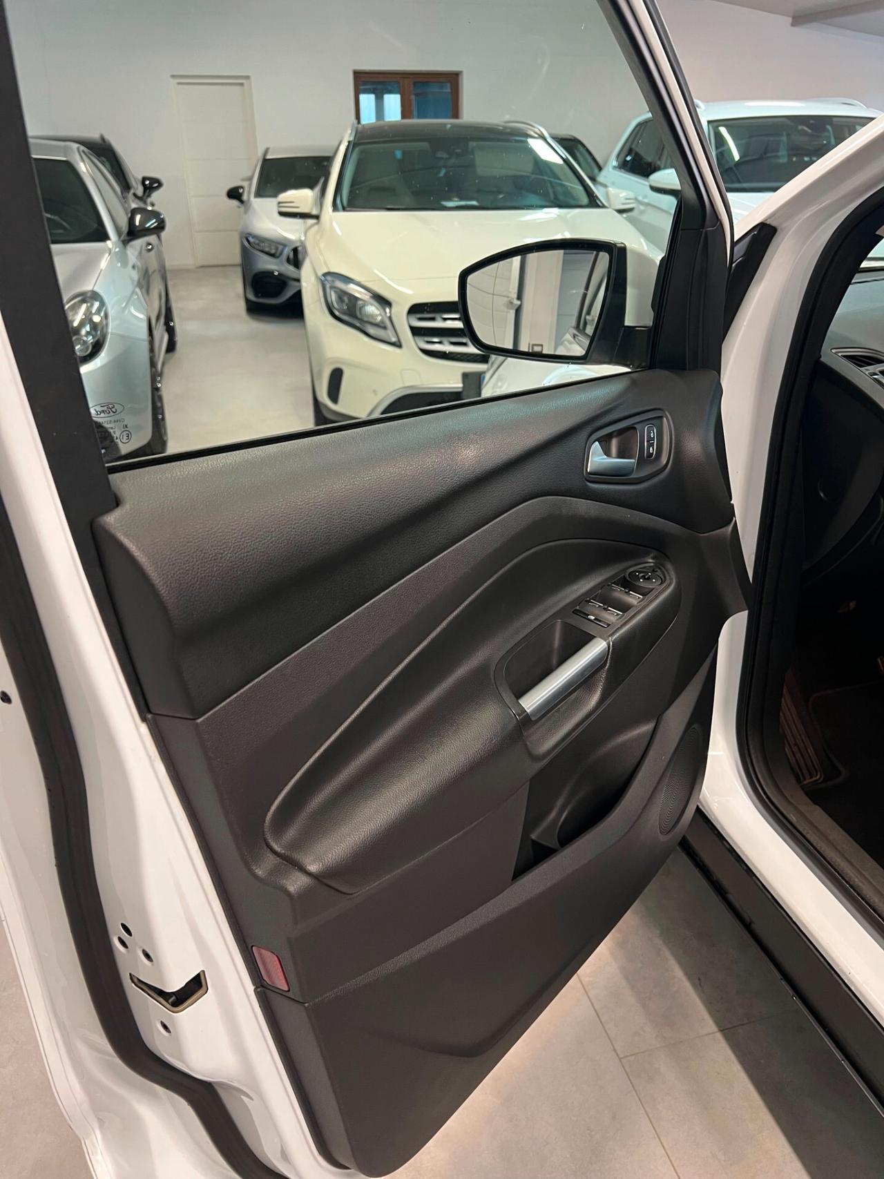 Ford Kuga 2.0 TDCI 120 CV S&S 2WD Powershift