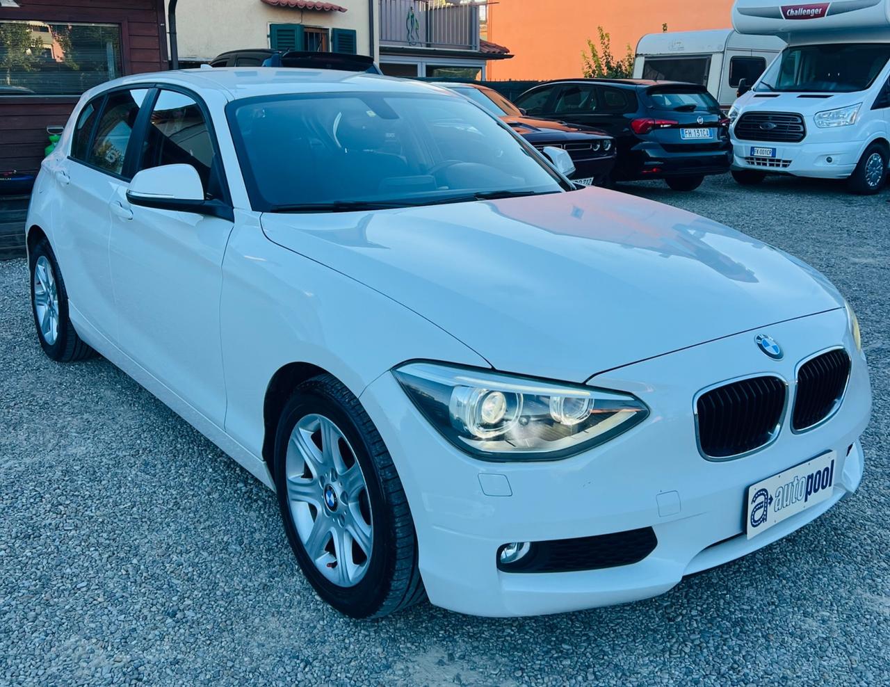 Bmw 116 116i 5p. Unique