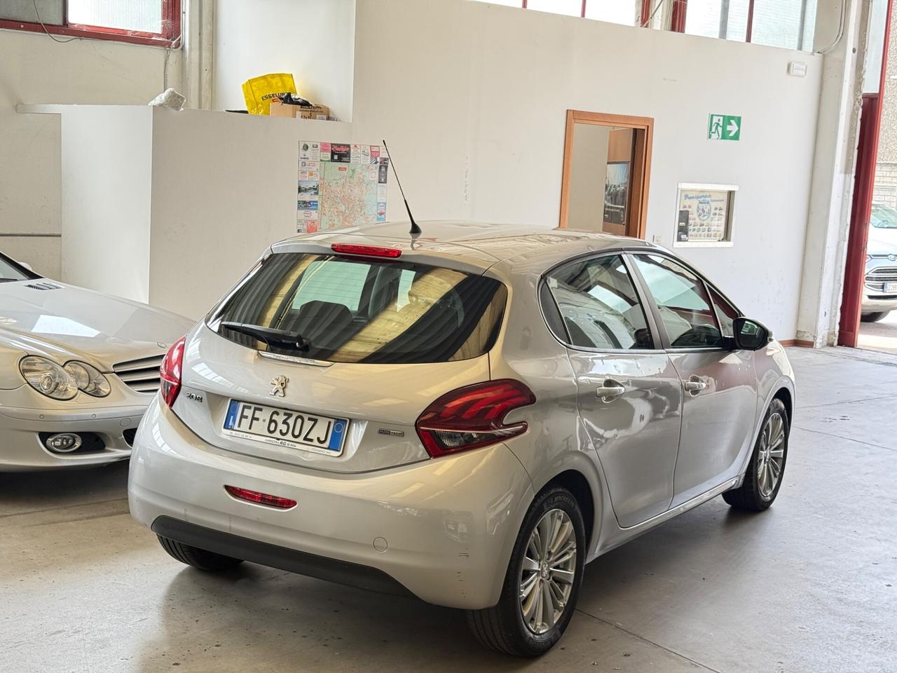 Peugeot 208 PureTech 82 5 porte Allure