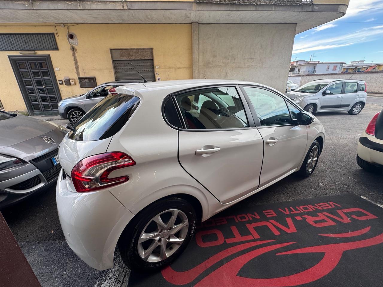 Peugeot 208 1.4 HDi 68 CV 5 porte Allure
