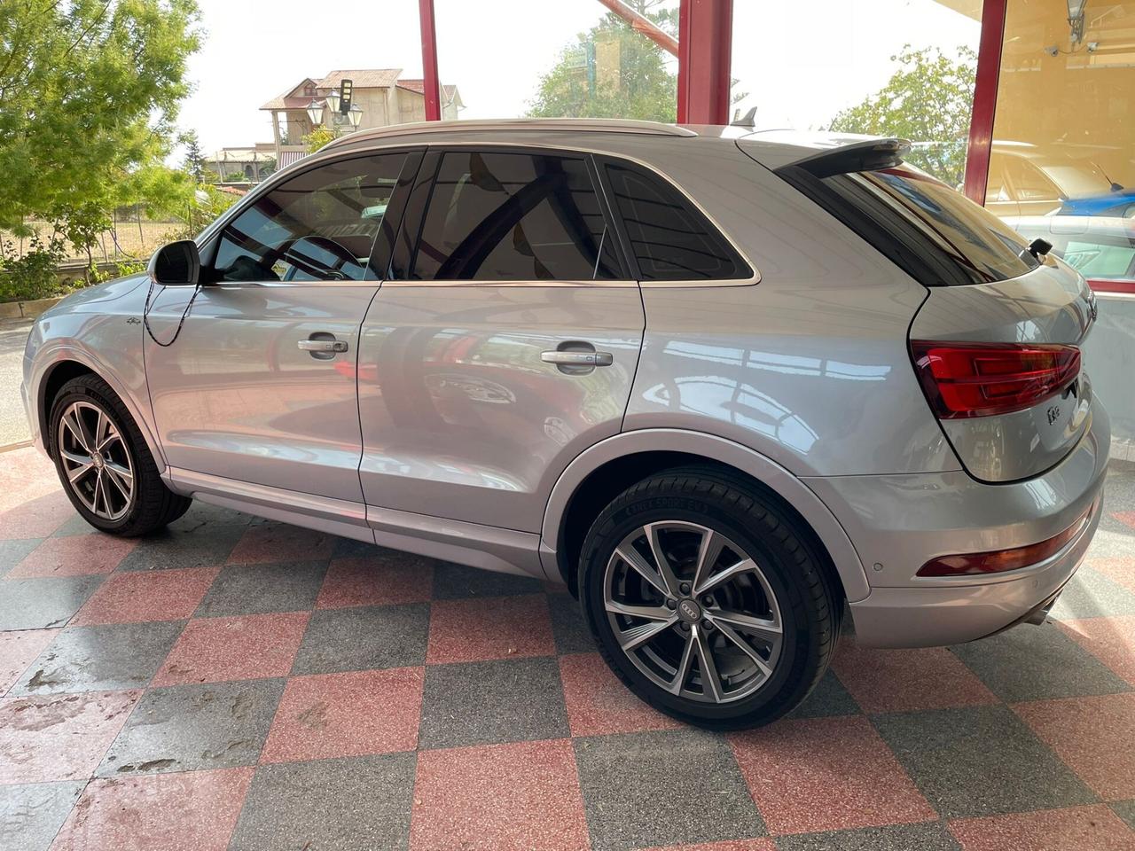 Audi Q3 2.0 TDI 120 CV S -Line Edition