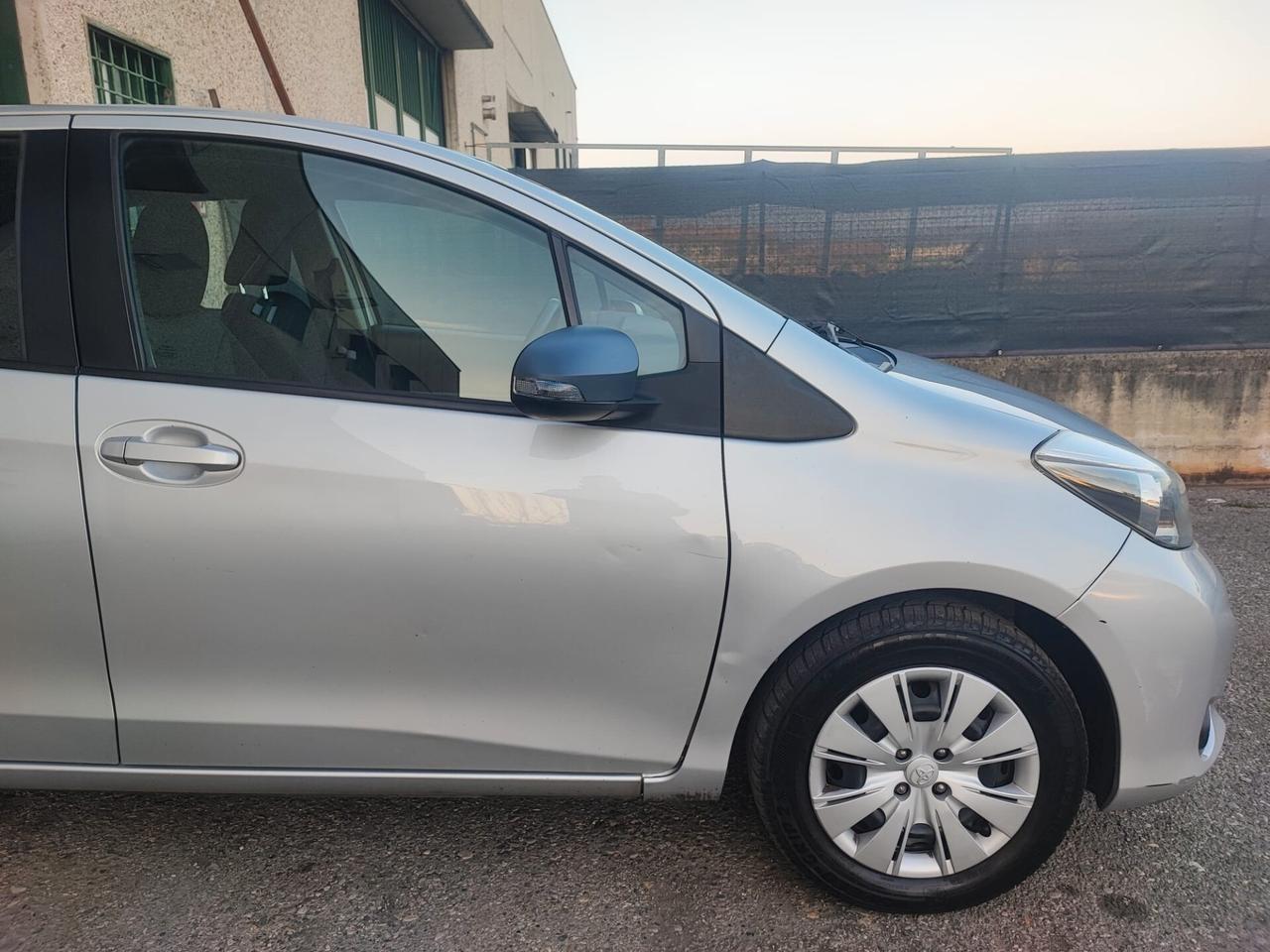 Toyota Yaris 1.0 5 porte BENZINA NEOPATENTATI 2013