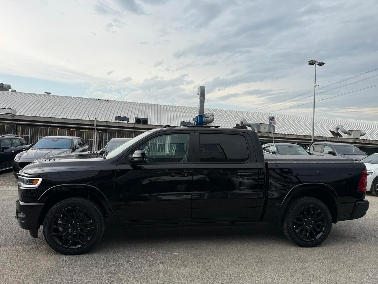 Dodge RAM 1500 LIMITED NIGHT EDITION (prezzo escluso d'iva)