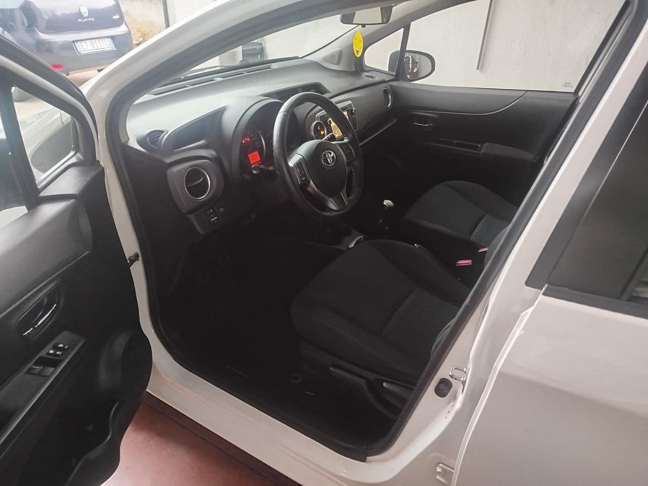 Toyota Yaris 1.0 5 porte Active