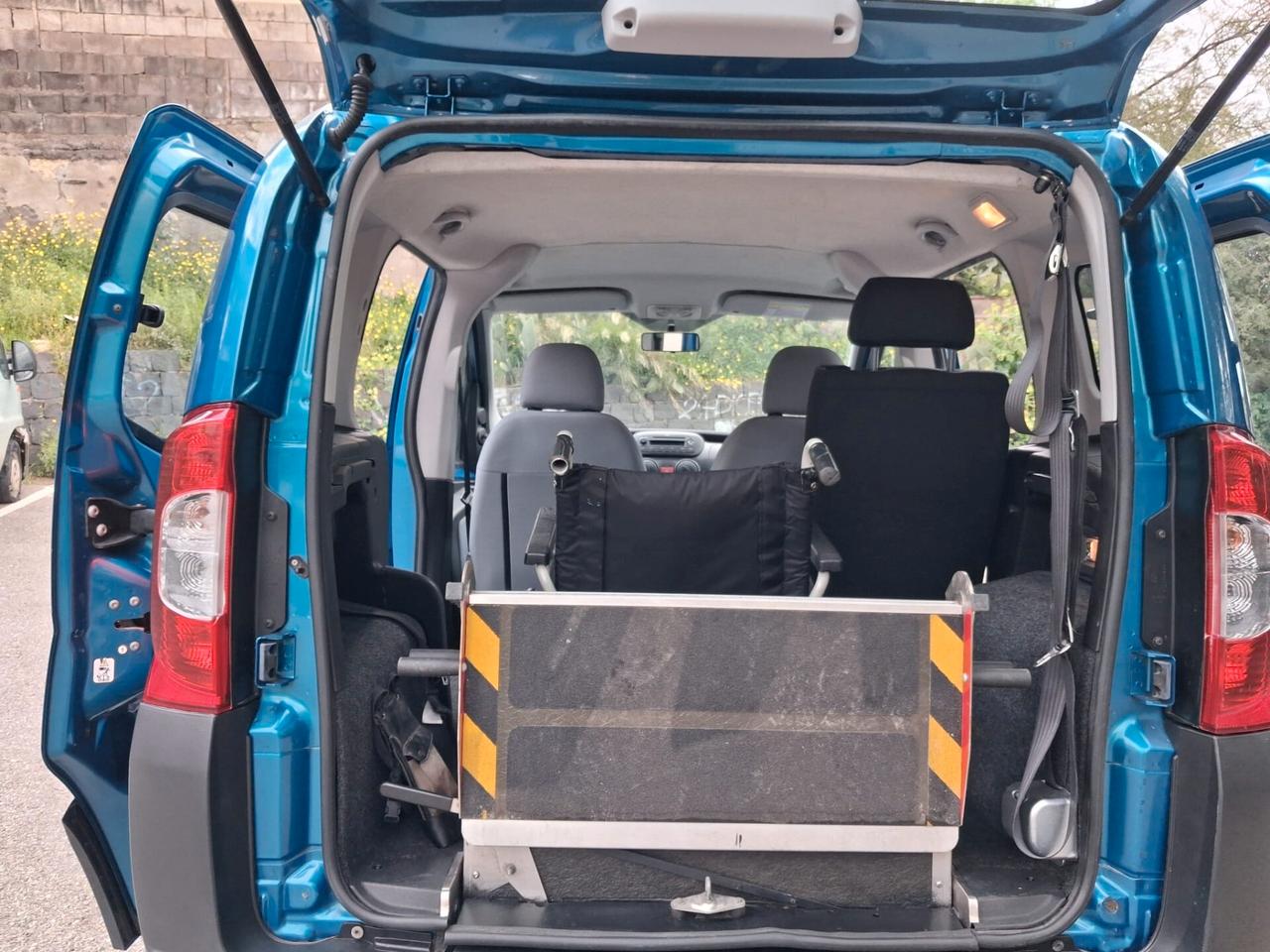 Peugeot Bipper Pianale ribassato con rampa disabili in carrozzina