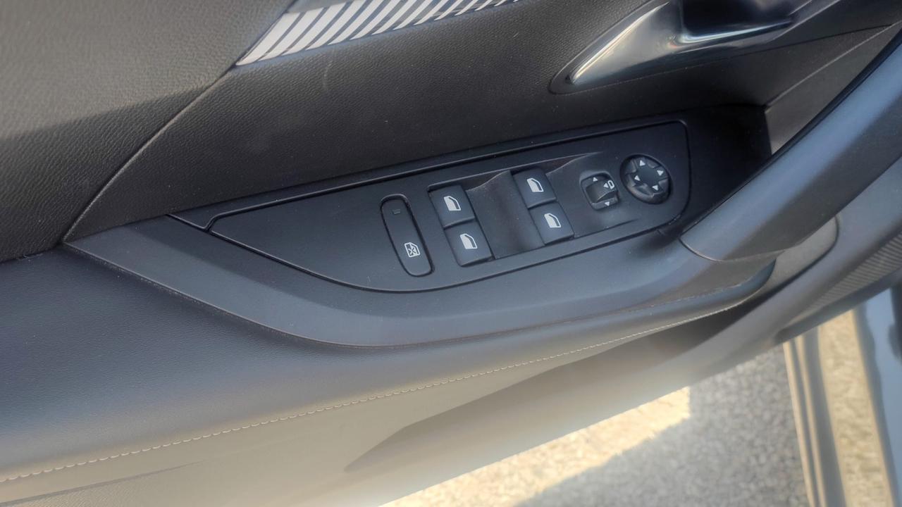 Peugeot 2008 PureTech 130 S&S EAT8 Allure