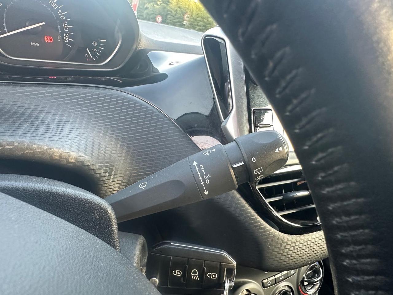 Peugeot 2008 Allure 1.2 PureTech 82 #7847