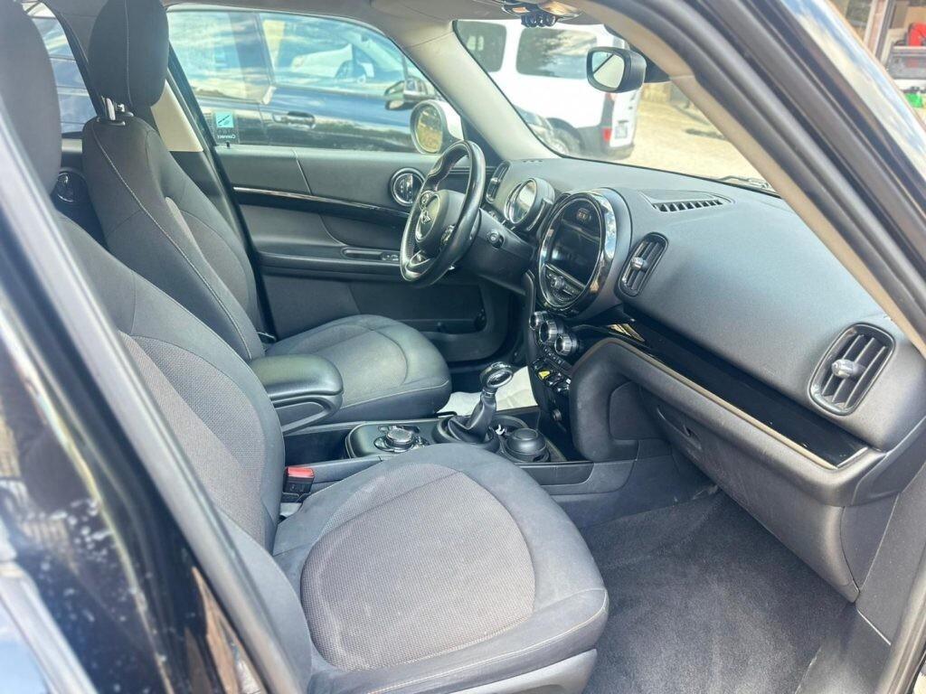 MINICountryman1.5CooperSEHypeCountrymanALL4Automat