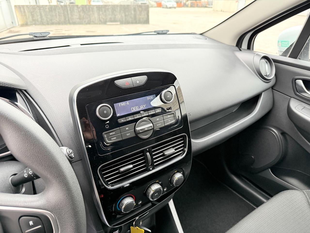 Renault Clio 1.2 75 CV 5 porte Duel