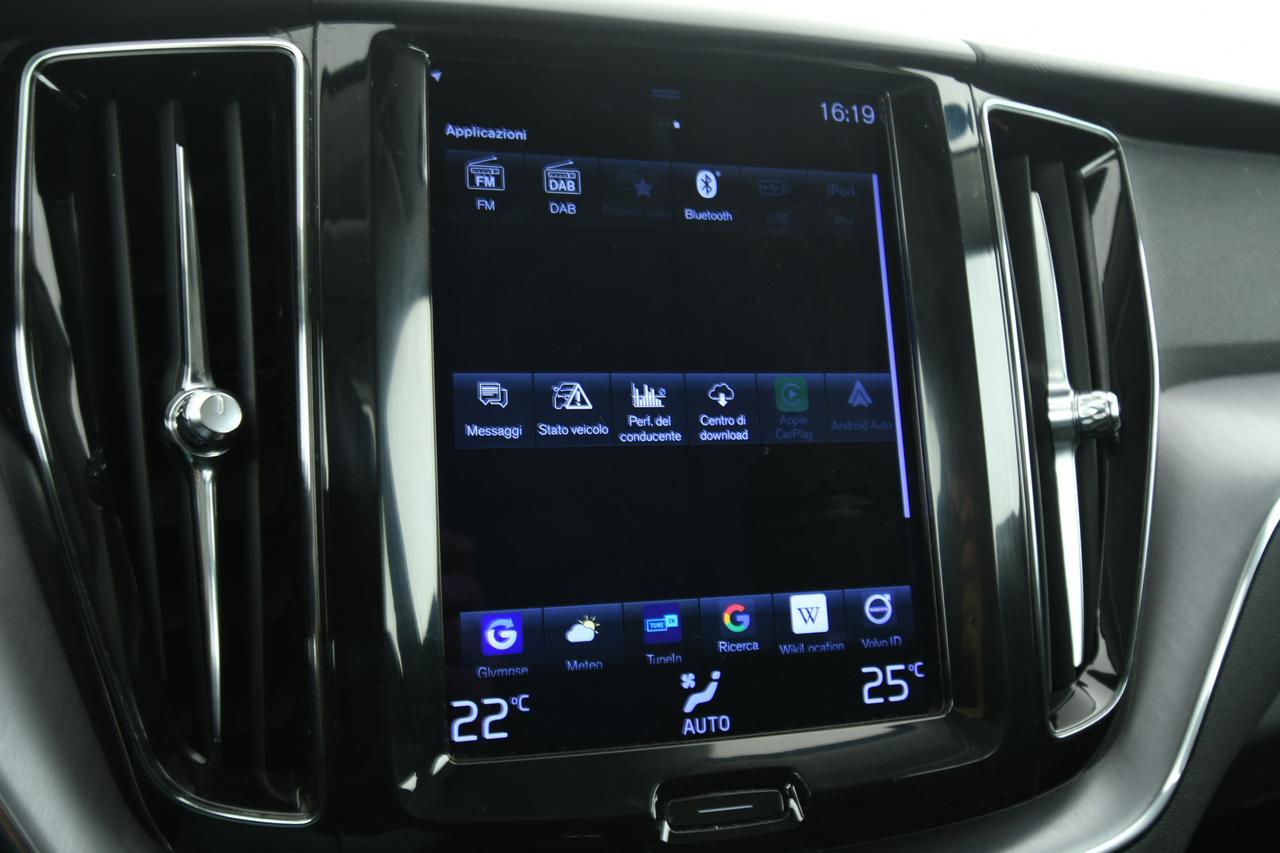 VOLVO XC60 2.0 b4 Momentum Pro awd auto CAMERA+APP CONNECT