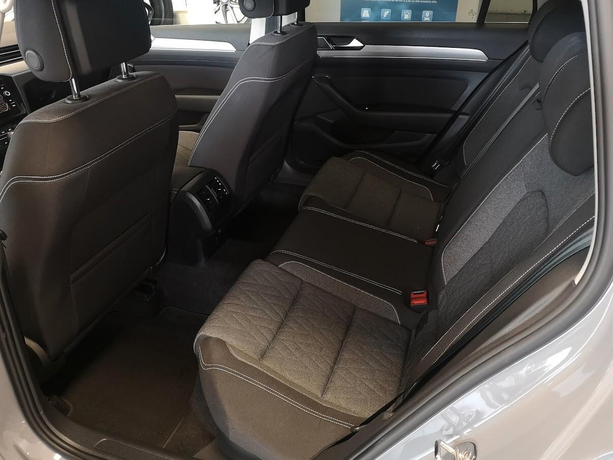 Volkswagen Passat Variant 2.0 TDI SCR EVO DSG Business NAVI - RETROCAMERA