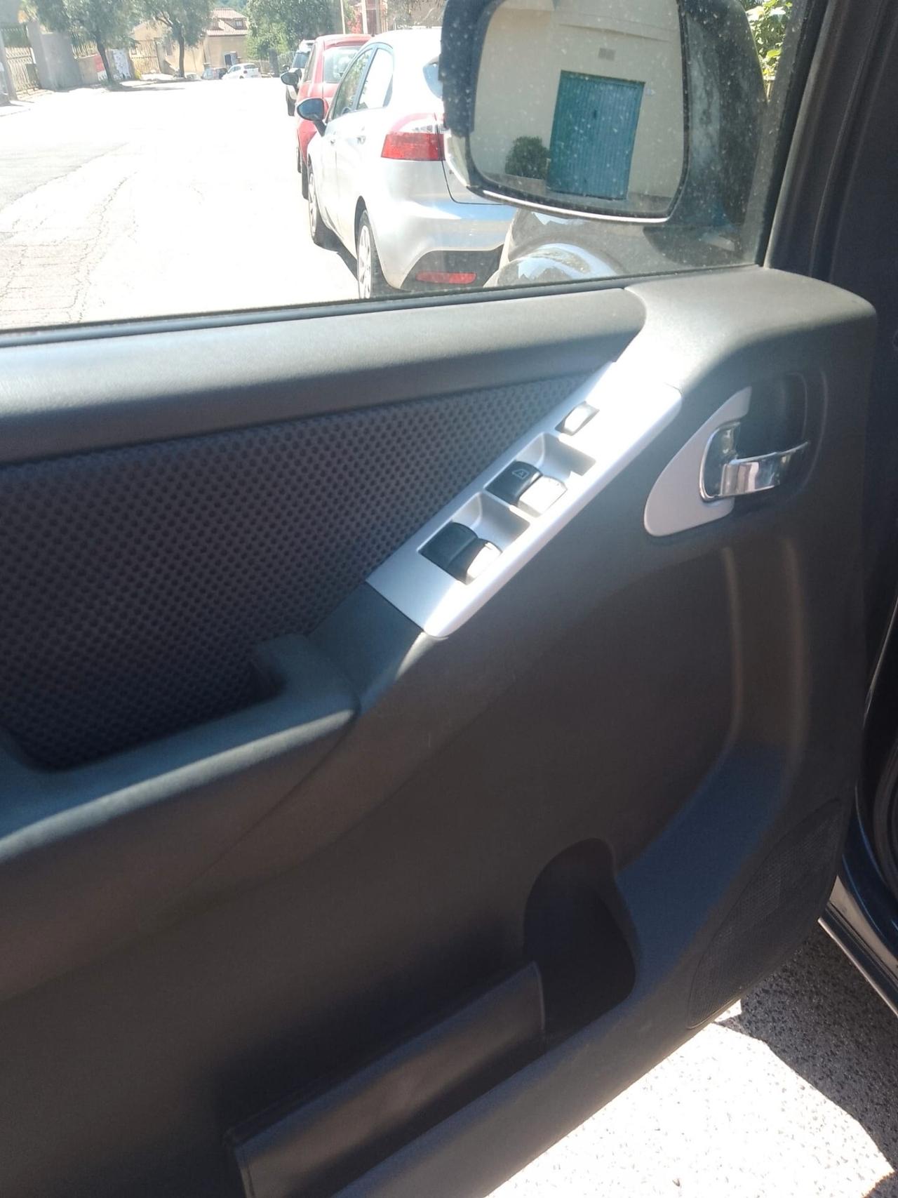 Nissan Navara 2.5 dCi 190CV 4 porte Double Cab XE