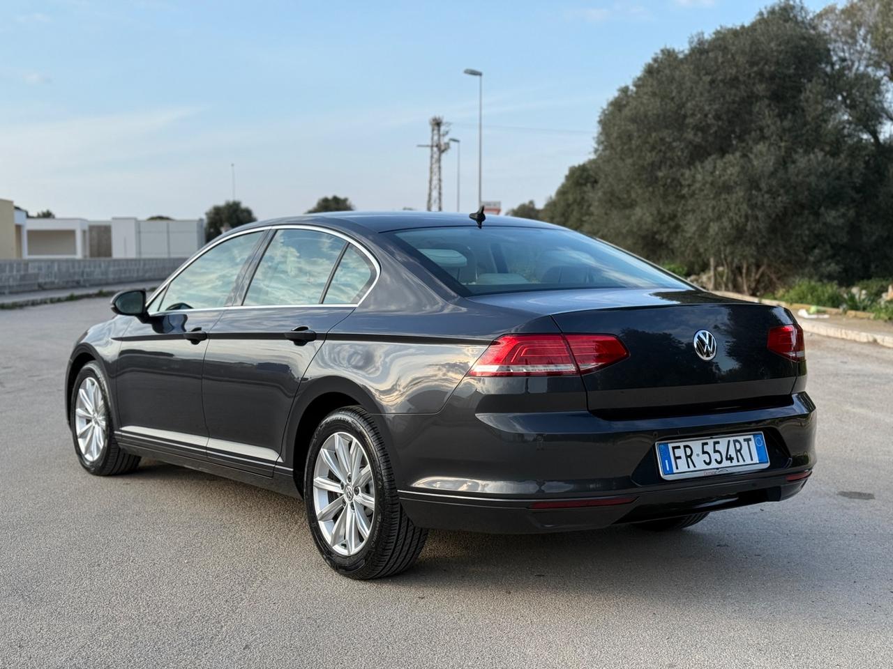 Volkswagen Passat 1.6 TDI SCR DSG Business BMT