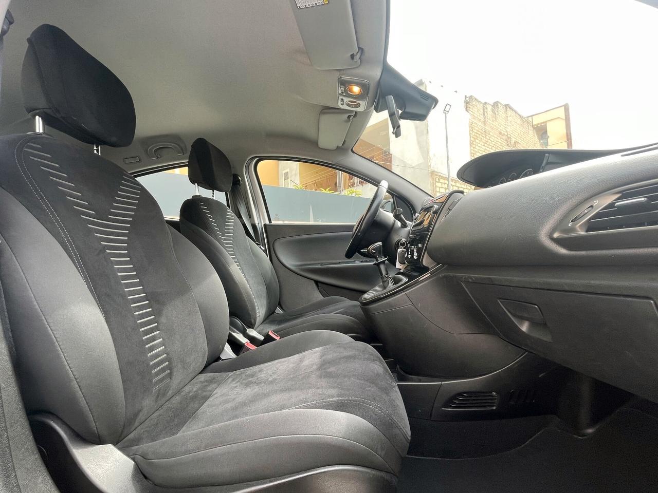 Lancia Ypsilon 1.2 69 CV 5 porte S&S Silver