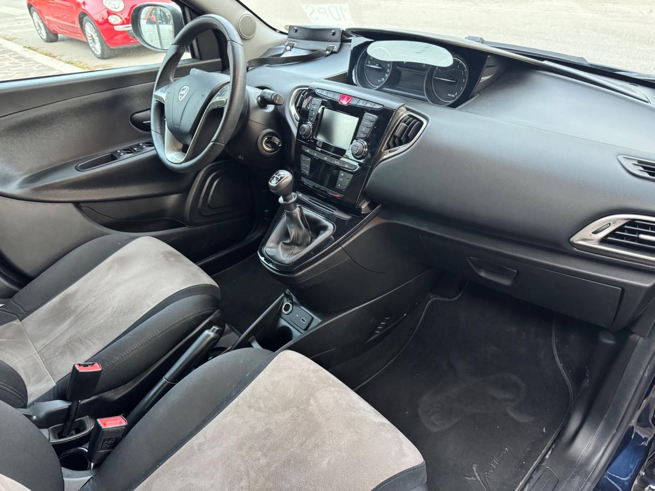 Lancia Ypsilon 1.2 69 CV 5 porte S&S Platinum (15 mila km!)