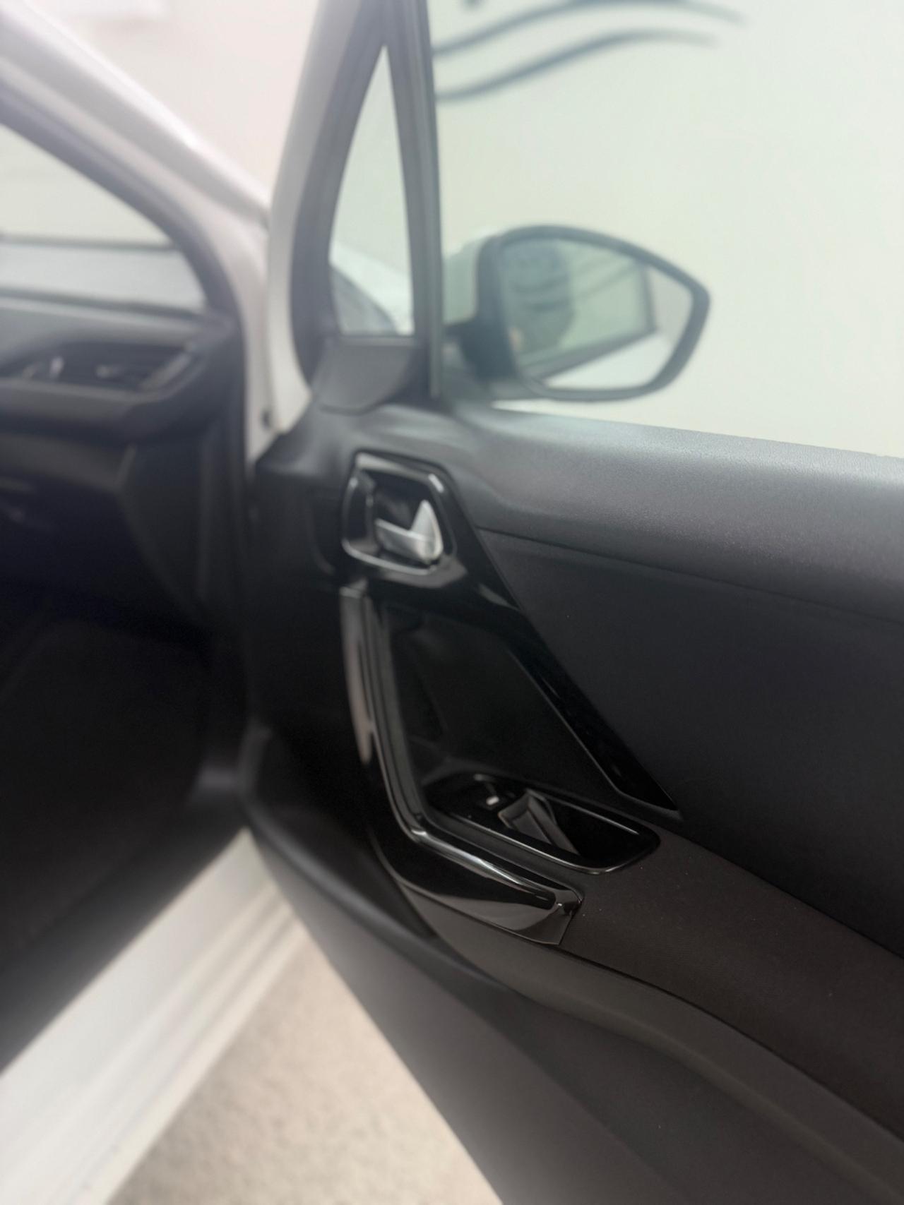 PEUGEOT 208 (anno 2015)