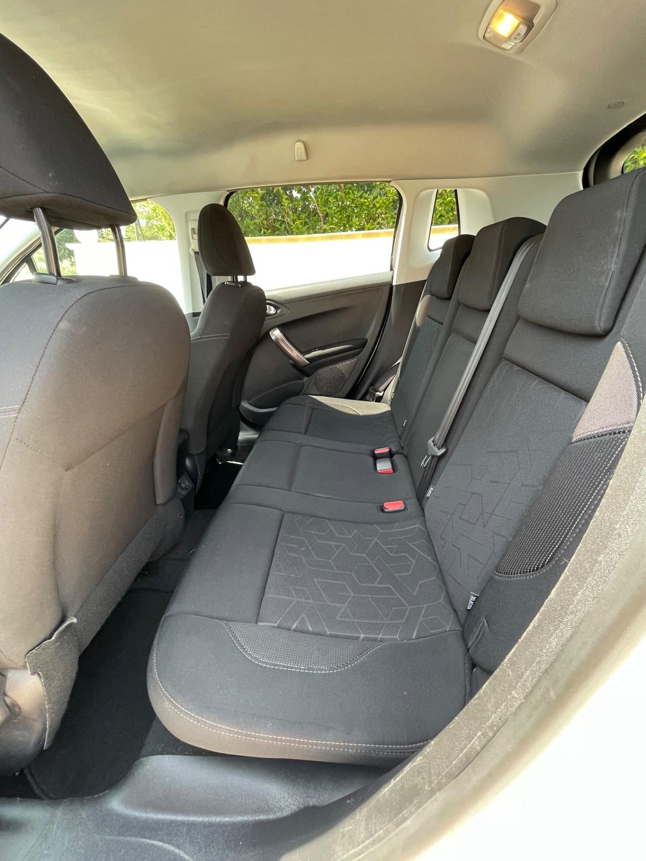 Peugeot 2008 1.6 e-HDi 115 CV Stop&Start Allure