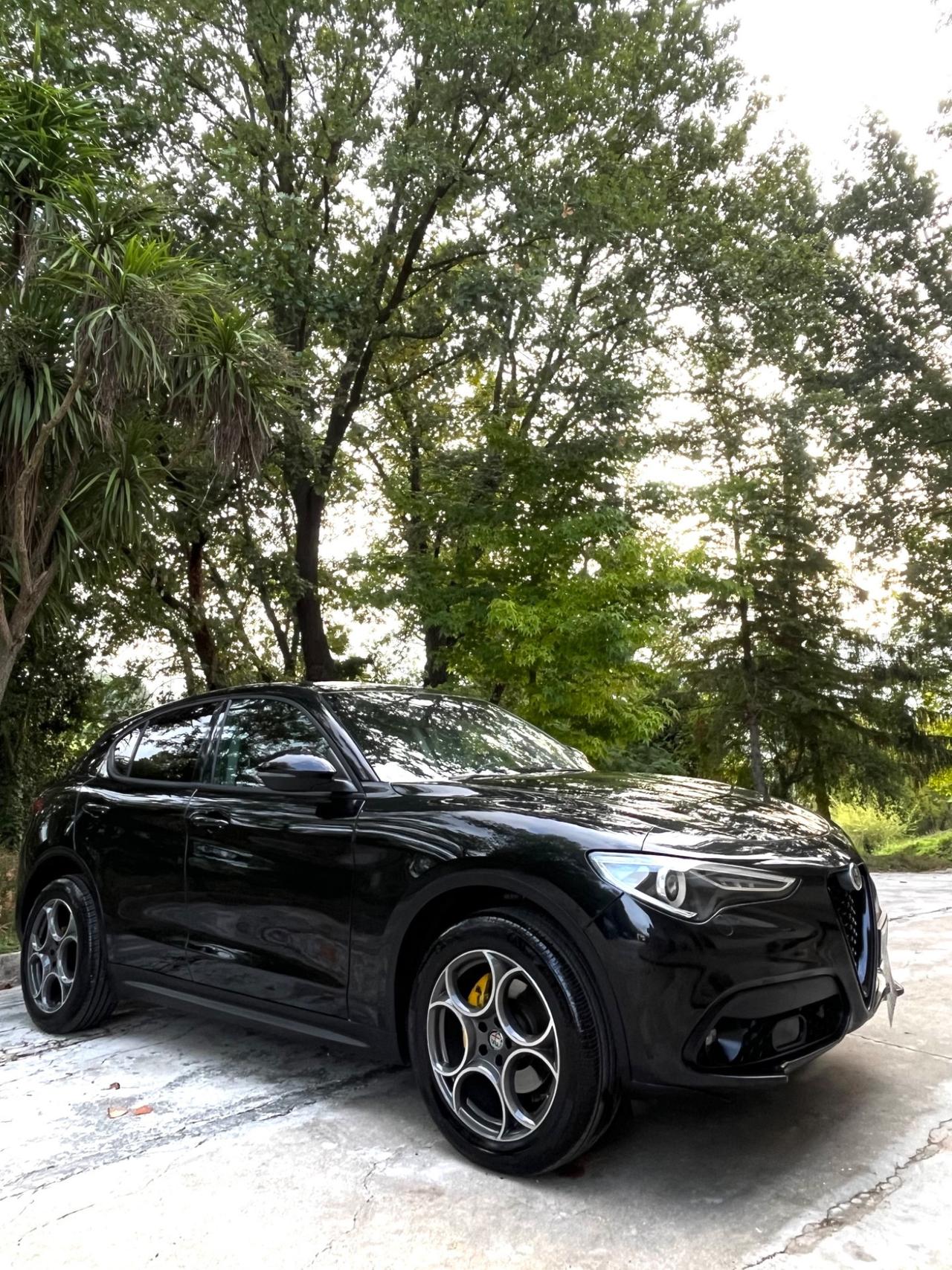 Alfa Romeo Stelvio 2.2 TOTAL BLACK 210 CV AT8 Q4 Executive