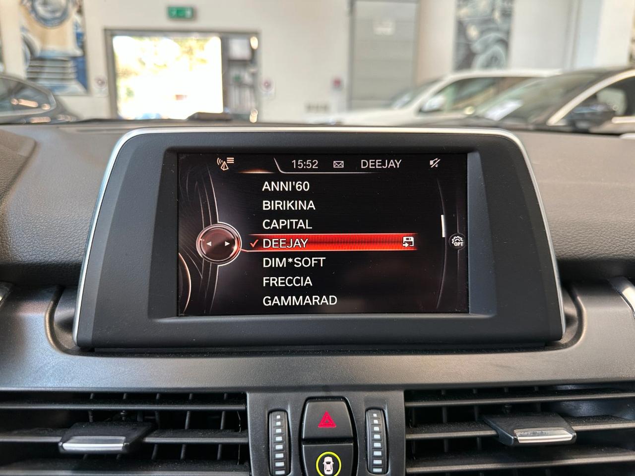 BMW 216 d Active Tourer Luxury Auto - LED - 17" - Pelle - Navi