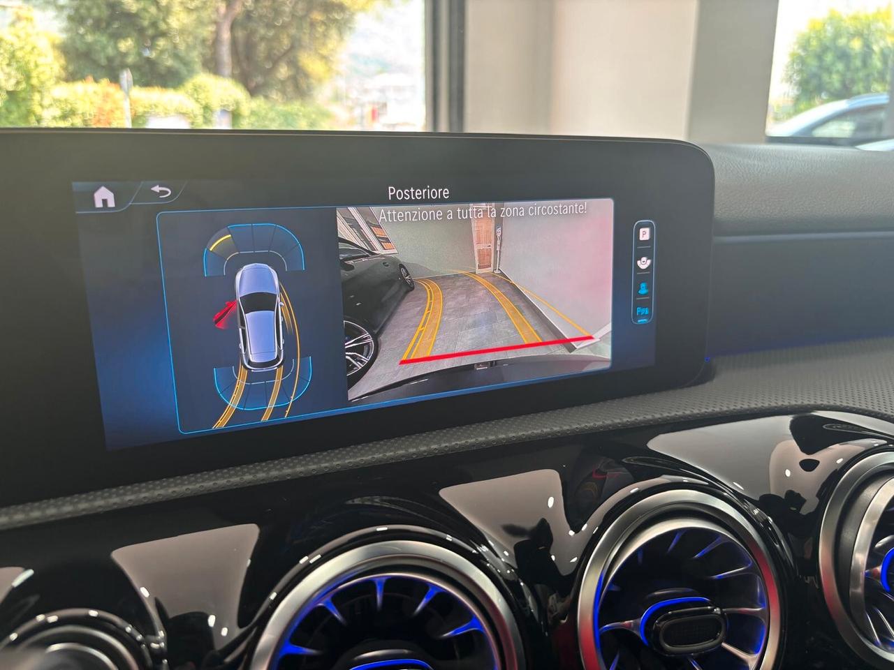 MERCEDES-BENZ A180D PREMIUM AMG TETTO-NAVI-LED