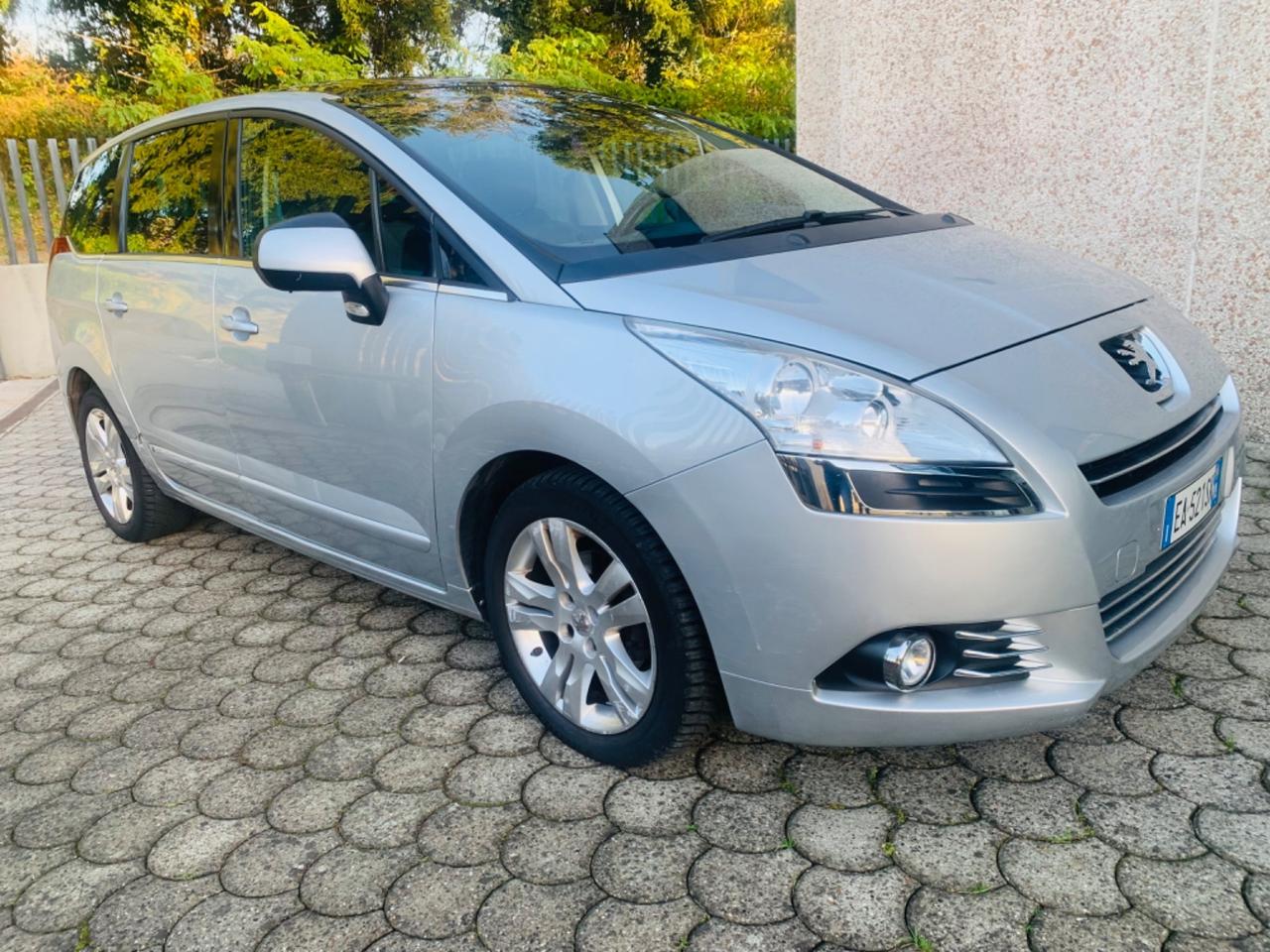 Peugeot 5008 1.6 HDi 110CV Féline 7 posti