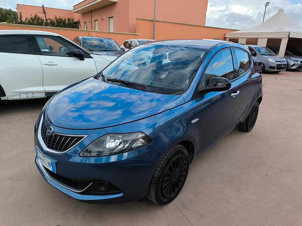 Lancia Ypsilon 1.0 FireFly 5 porte S&S Hybrid Ecochic Silver