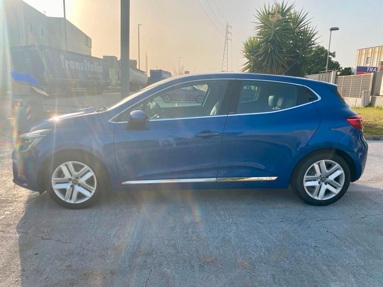 Renault Clio 1.6 Full Hybrid E-Tech 140 CV Intens