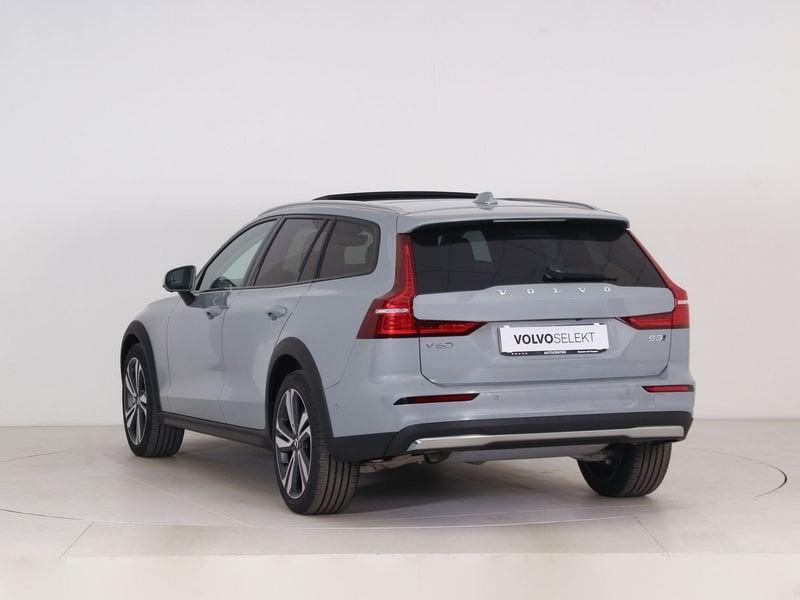 Volvo V60 Cross Country B5 AWD automatico Plus Dark