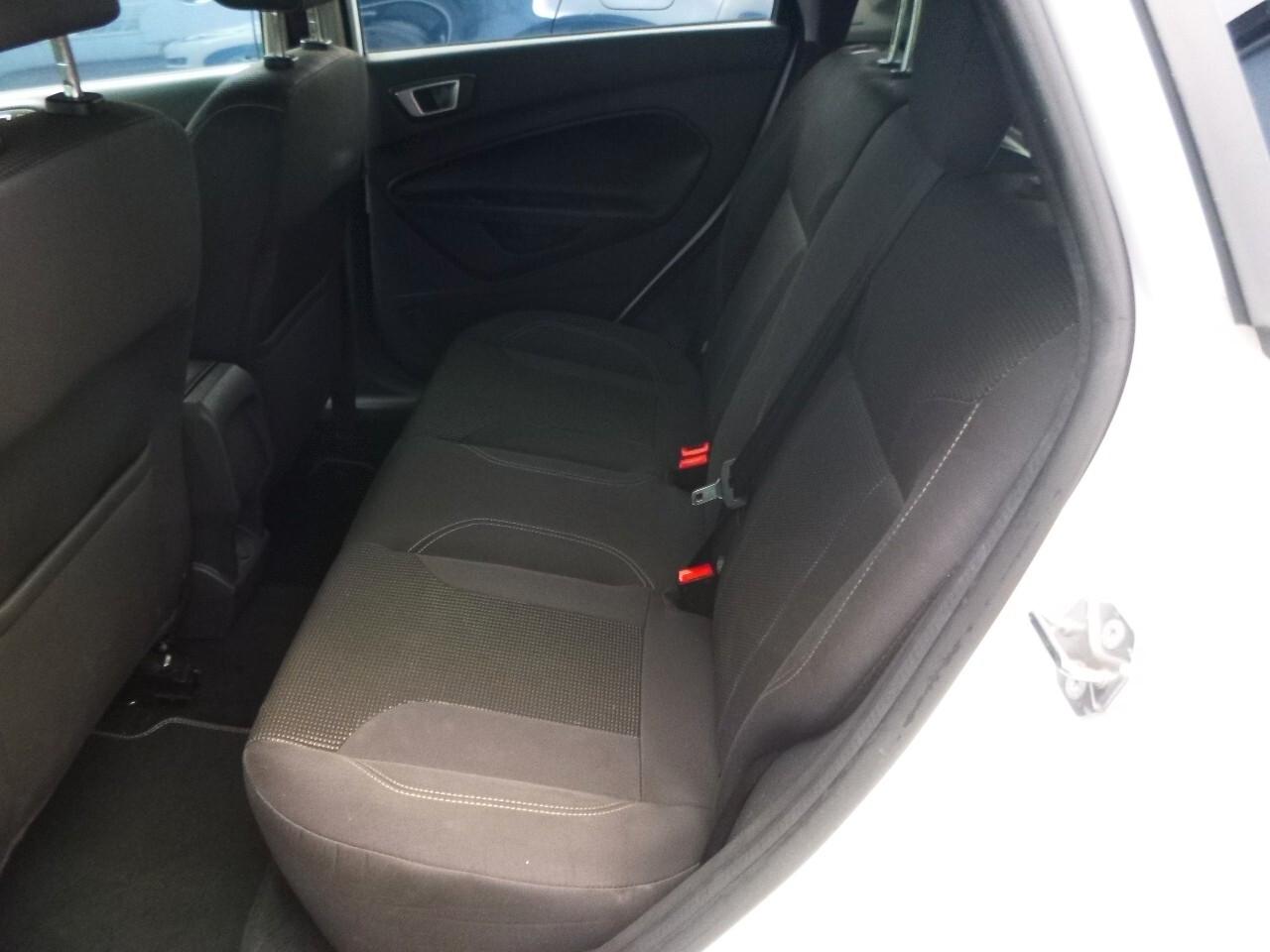 Ford Fiesta 1.5 TDCi 75CV 5 porte Titanium.NEOPATENTATI