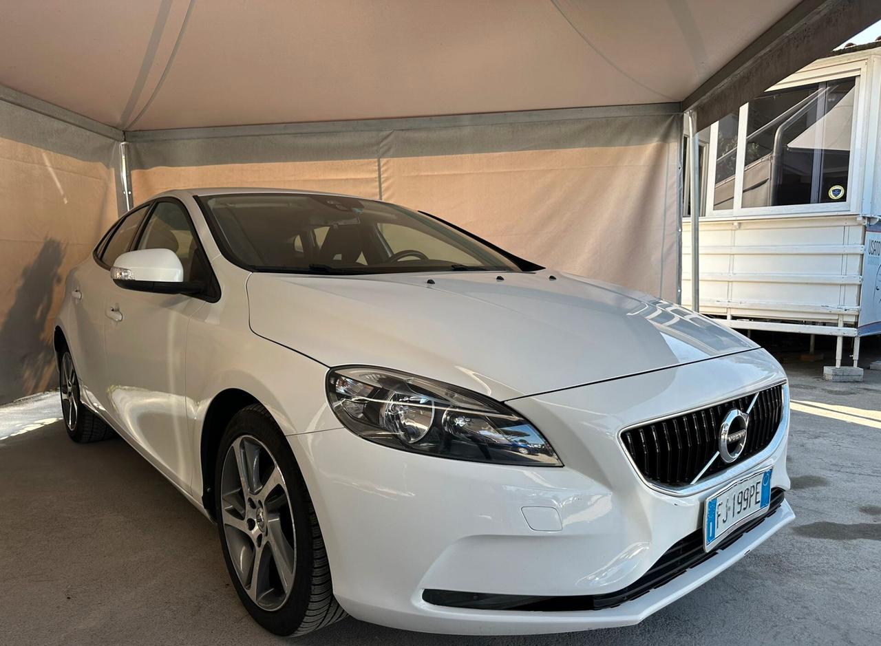 Volvo V40 D2 R-design Momentum