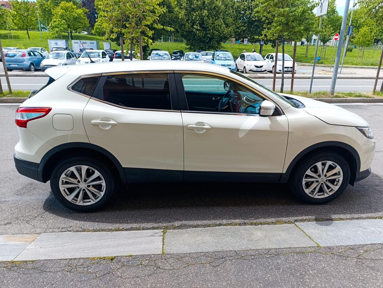 Nissan Qashqai 1.2 DIG-T FULL OPTIONAL UNICO PROPRIETARIO