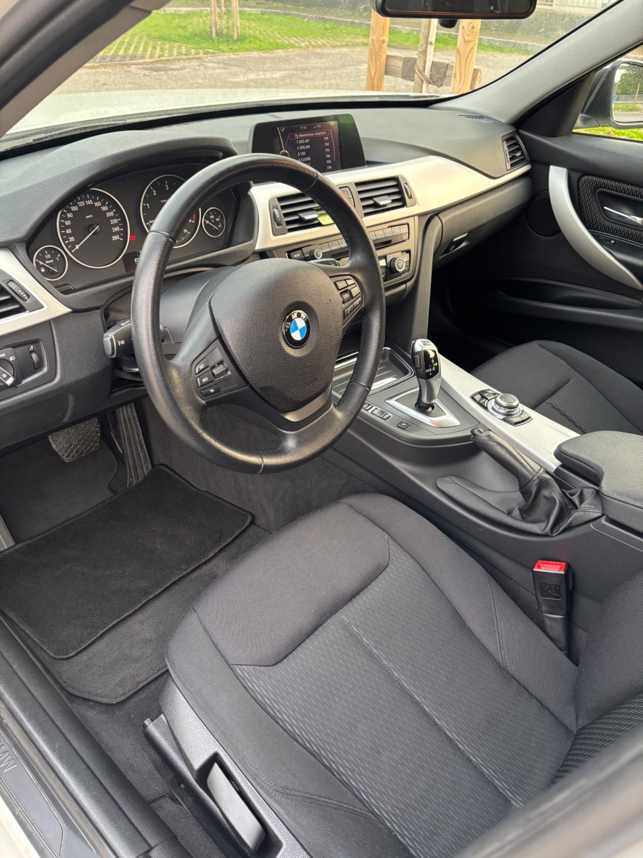 Bmw 318 d Luxury con soli 127000km