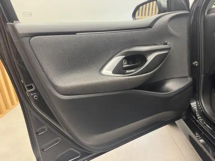 Toyota Yaris Yaris IV 2022 1.5h Active led navi cambio automatico