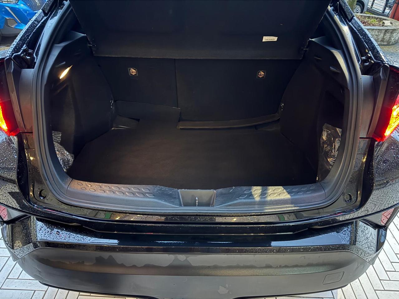 Toyota C-HR 1.8 Hybrid E-CVT Business