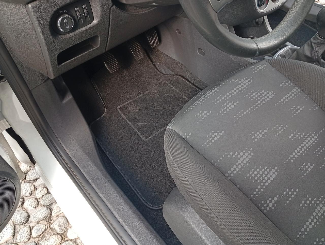 Opel Corsa 1.2 3 porte Club