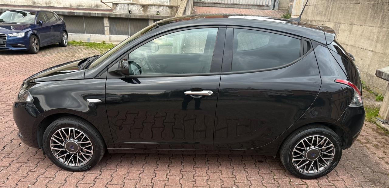Lancia Ypsilon 1.0 Firefly Hybrid Gold PERFETTA!!!