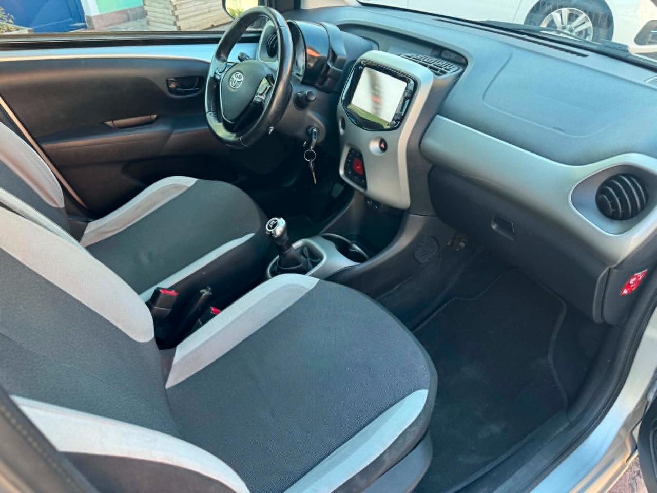 Toyota Aygo 1.0 VVT-i 69 CV 5 porte x-cool