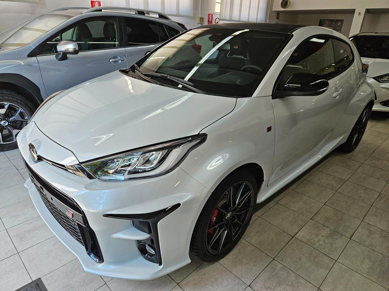 TOYOTA YARIS GR Circuit 261 CV- TRIPLE EDITION 300 ESEMPLARI