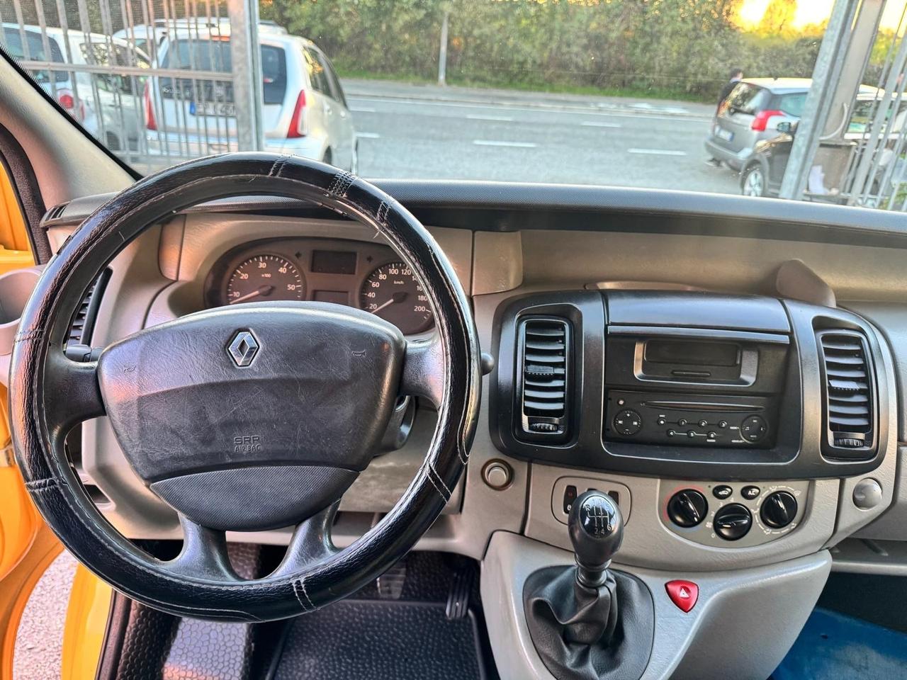 Renault Trafic 1.9 dCi 100 cv 6 marce