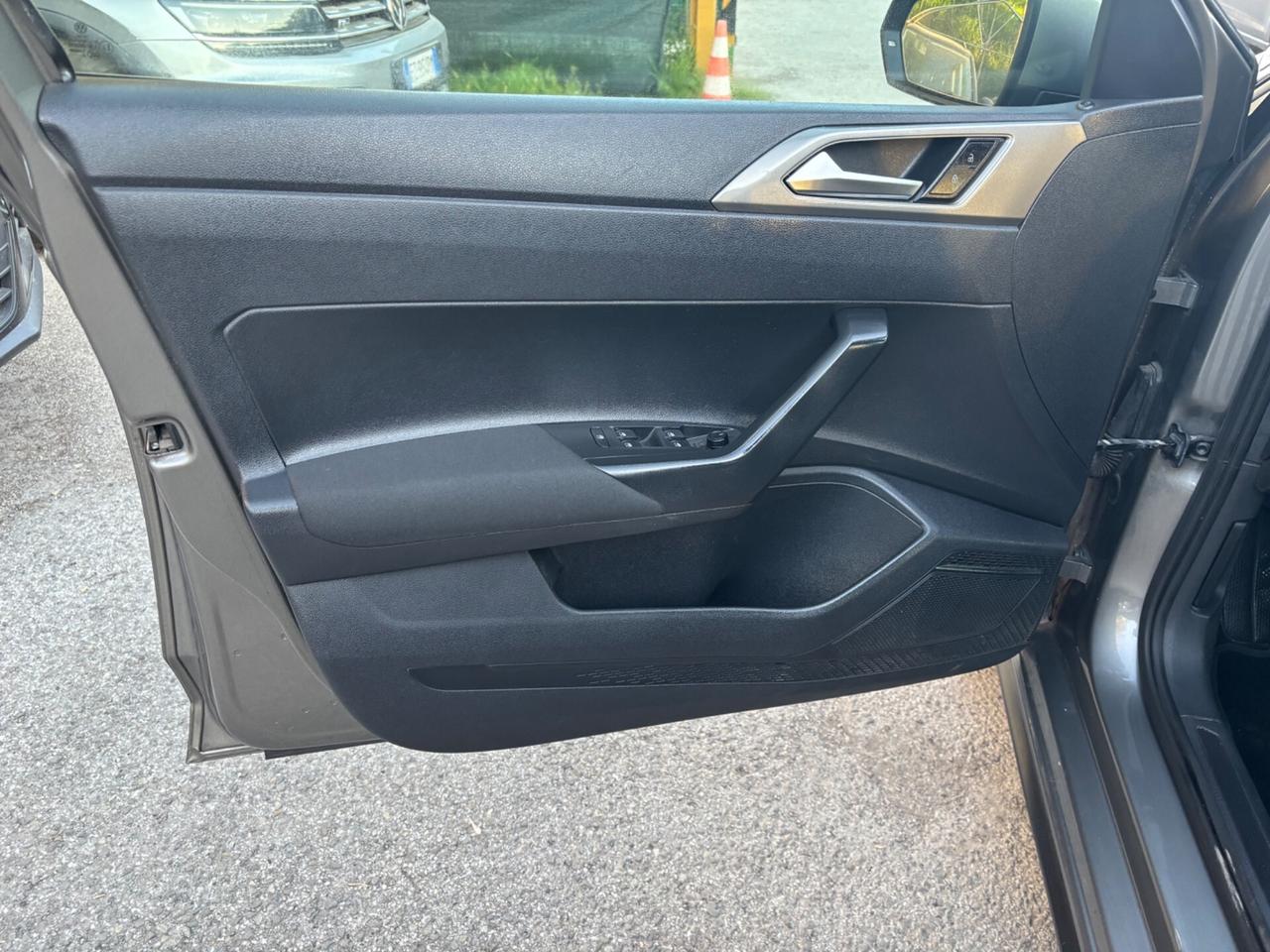 Volkswagen Polo 1.0 5p. R-Line OK NEOPATENTATI