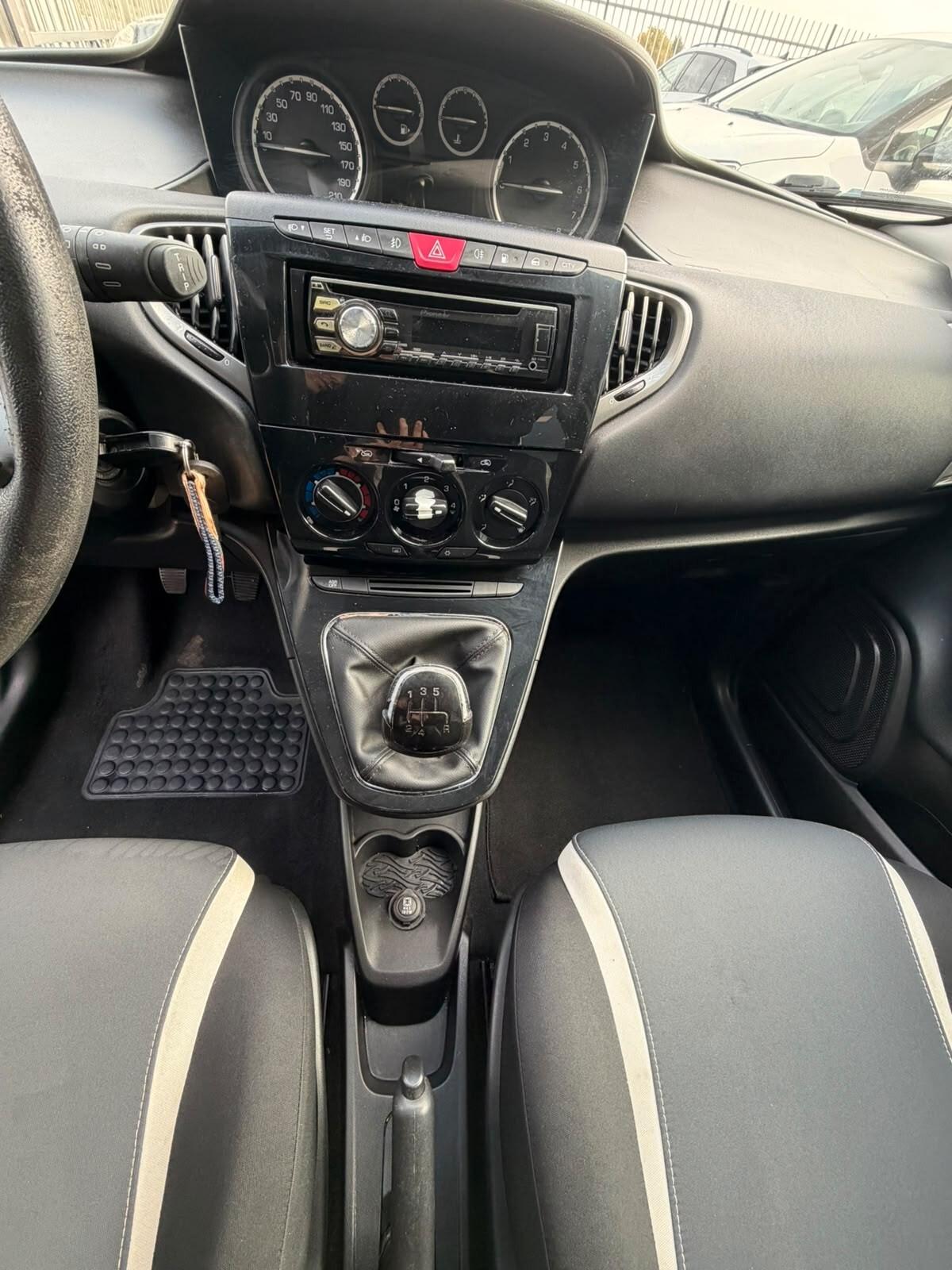 Lancia Ypsilon 1.2 69 CV 5 porte GPL Ecochic Gold