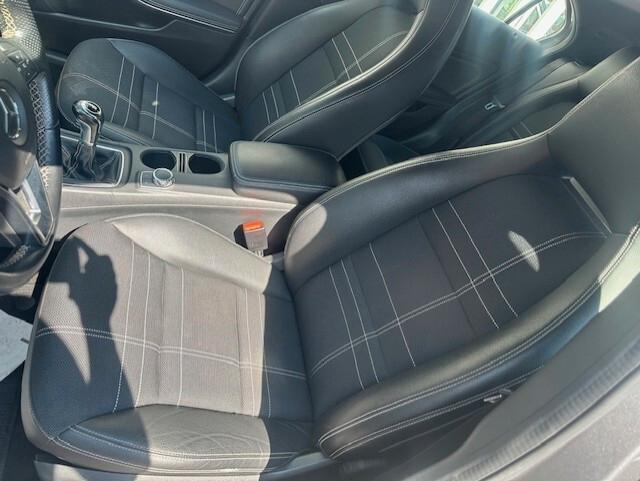 MERCEDES A180 PREMIUM
